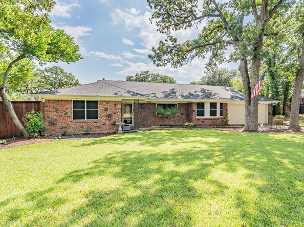 833 W Cheryl Avenue , Hurst Texas 76053