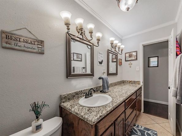833 W Cheryl Avenue , Hurst Texas 76053