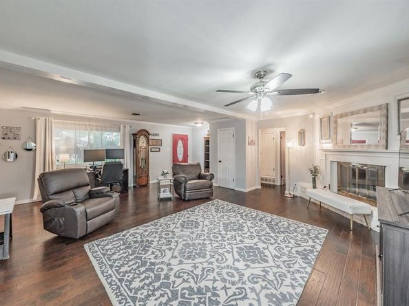 833 W Cheryl Avenue , Hurst Texas 76053