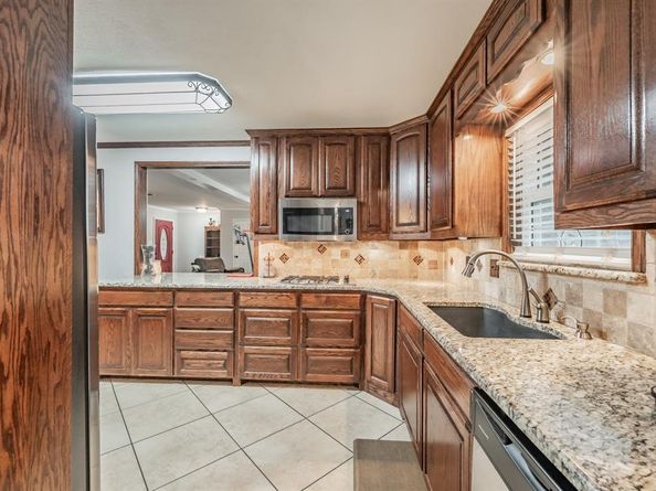 833 W Cheryl Avenue , Hurst Texas 76053