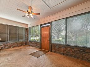 1042 N Clinton Avenue , Dallas Texas 75208