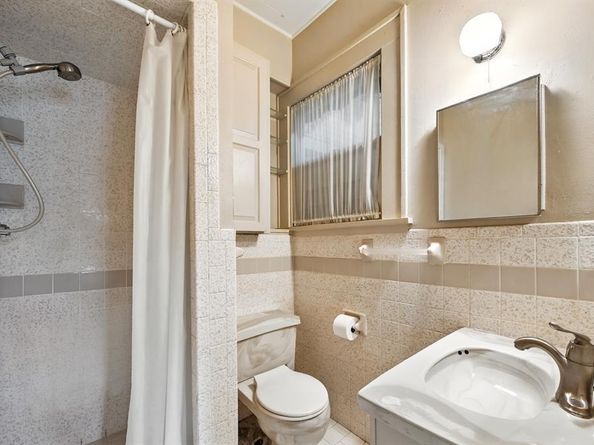 1042 N Clinton Avenue , Dallas Texas 75208