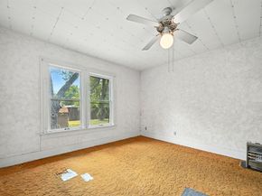 1042 N Clinton Avenue , Dallas Texas 75208