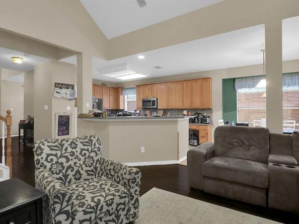 2115  Crestwood Trail , Mansfield Texas 76063