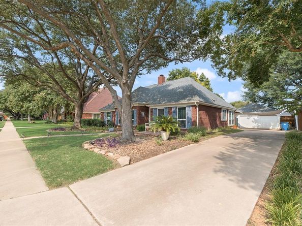 2140  Strathmore Drive , Highland Village Texas 75077