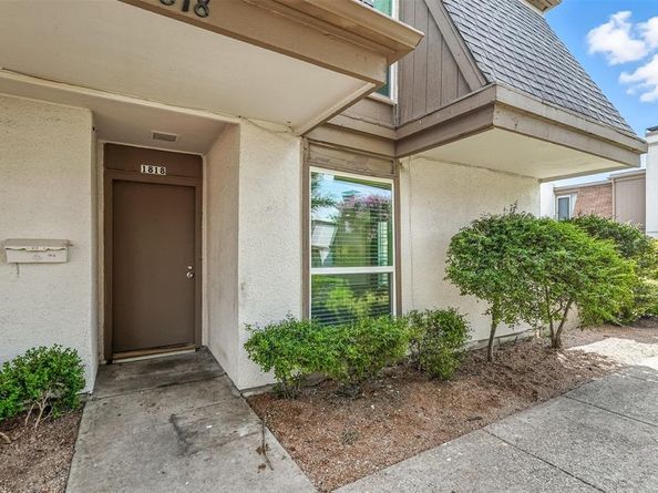 1818  Place One Lane , Garland Texas 75042