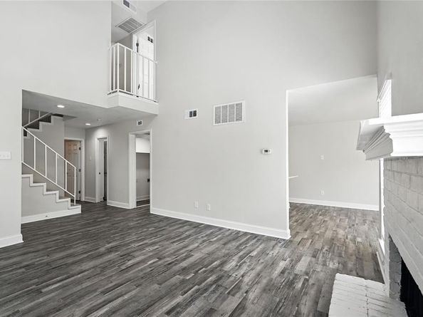 1818  Place One Lane , Garland Texas 75042