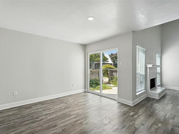 1818  Place One Lane , Garland Texas 75042