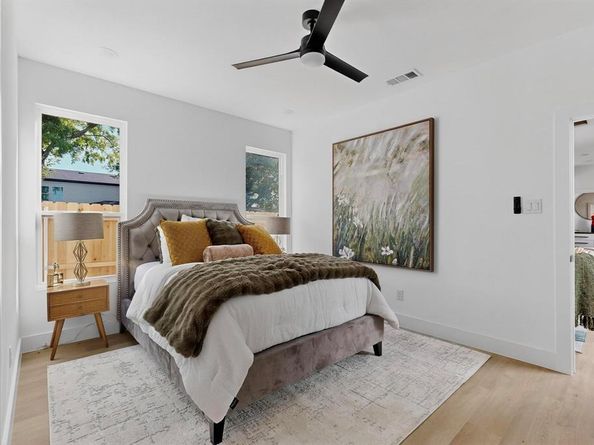2415  Hooper Street , Dallas Texas 75215