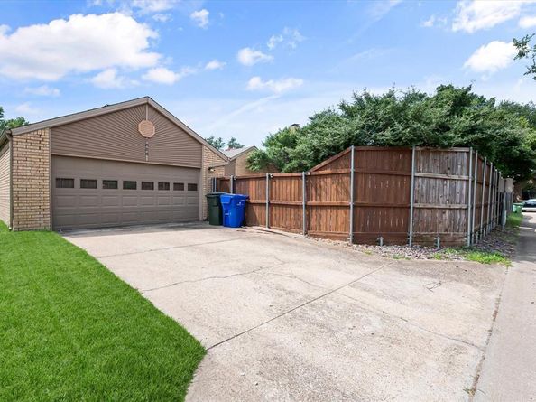1036  Clinton Street , Carrollton Texas 75007