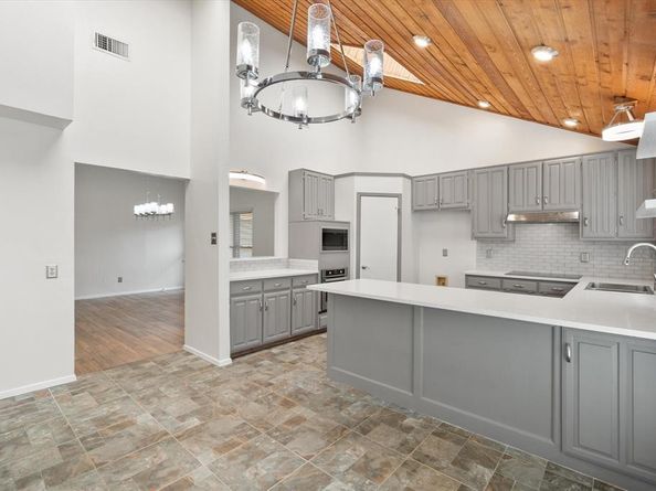 1036  Clinton Street , Carrollton Texas 75007
