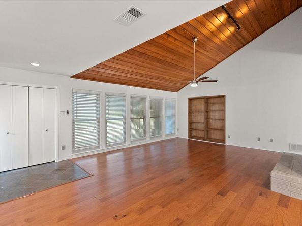 1036  Clinton Street , Carrollton Texas 75007
