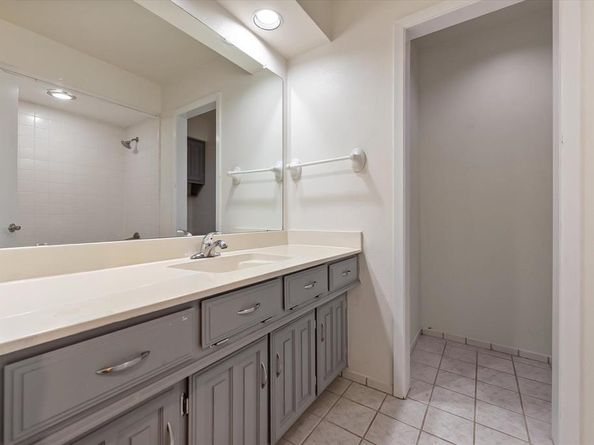 1036  Clinton Street , Carrollton Texas 75007