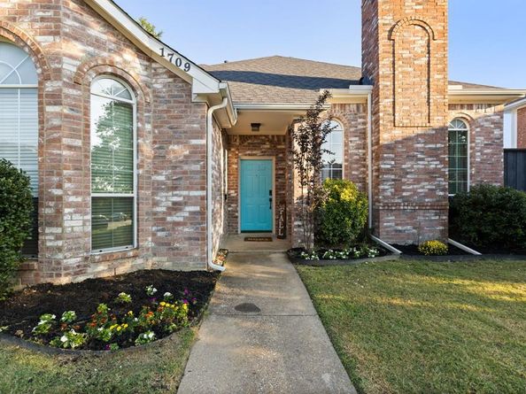 1709  Northampton Drive , Rowlett Texas 75089