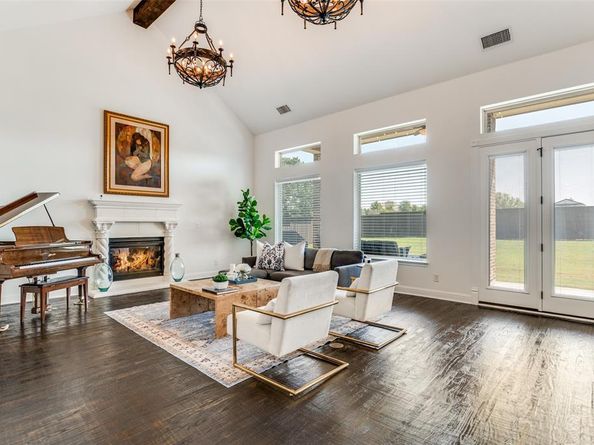 6809  Strauss  , Colleyville Texas 76034