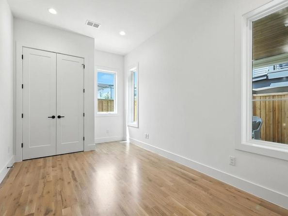 4518  Hopkins Avenue , Dallas Texas 75209