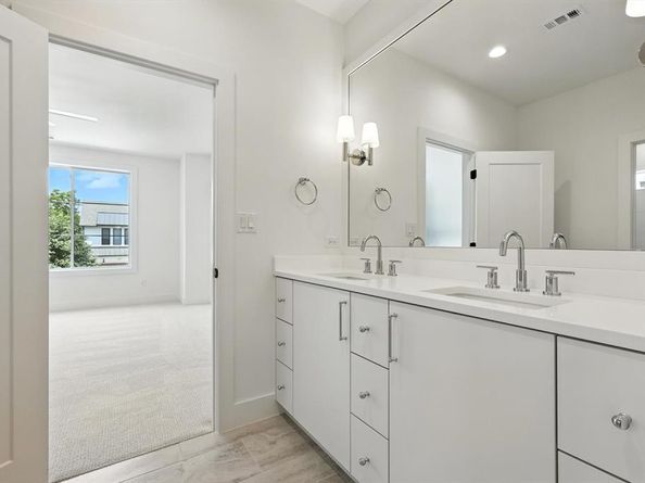 4518  Hopkins Avenue , Dallas Texas 75209