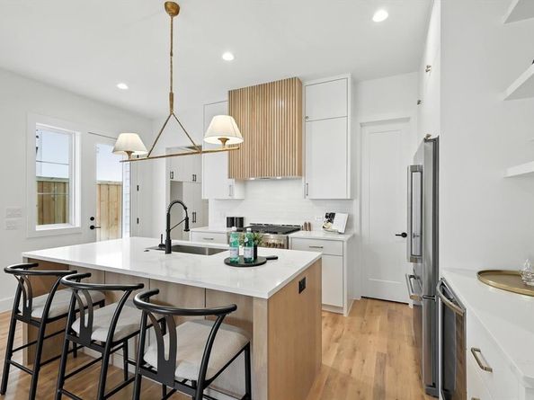 4518  Hopkins Avenue , Dallas Texas 75209