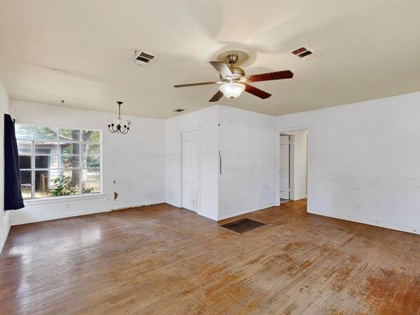 1421  Barlow Avenue , Dallas Texas 75224