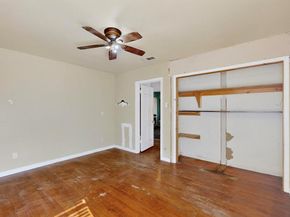 1421  Barlow Avenue , Dallas Texas 75224