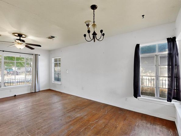 1421  Barlow Avenue , Dallas Texas 75224