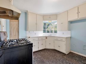1421  Barlow Avenue , Dallas Texas 75224