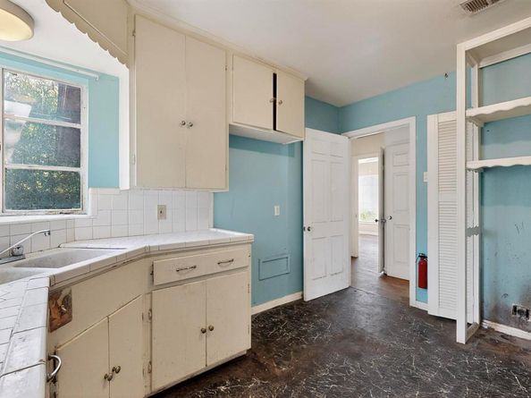 1421  Barlow Avenue , Dallas Texas 75224