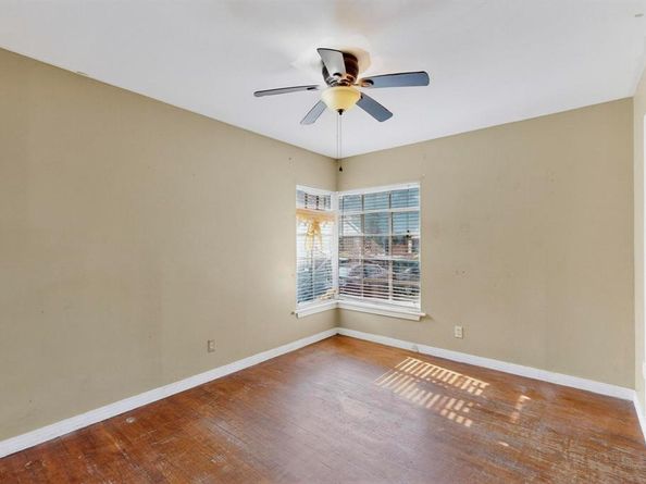 1421  Barlow Avenue , Dallas Texas 75224