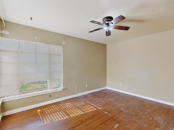 1421  Barlow Avenue , Dallas Texas 75224