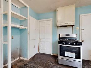 1421  Barlow Avenue , Dallas Texas 75224