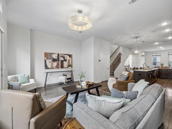 1071  Tea Olive Lane , Dallas Texas 75212