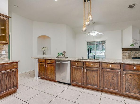 1104  Angel Fire Lane , Arlington Texas 76001