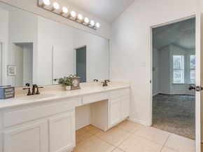 1104  Angel Fire Lane , Arlington Texas 76001