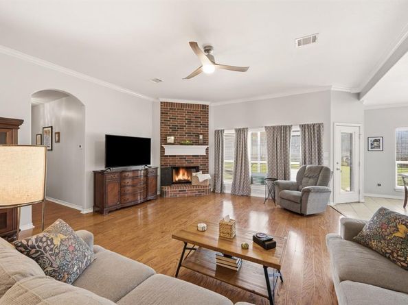 1080  Estates Drive , Kennedale Texas 76060
