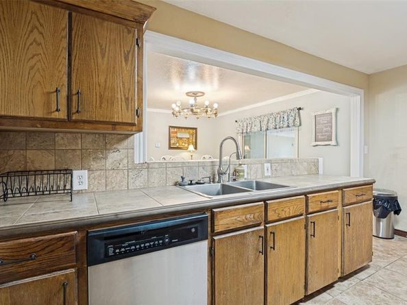 237  Southwood Drive , Lancaster Texas 75146