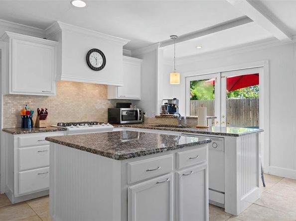 1705  Manchester Drive , Arlington Texas 76012