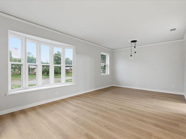 5719  Enchanted Lane , Dallas Texas 75227