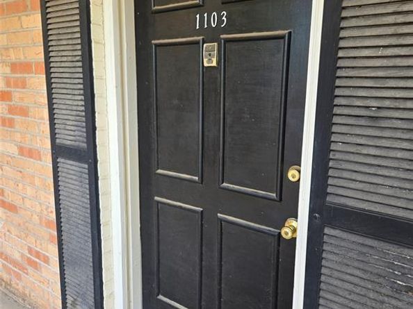 5055  Ridglea Lane  1103, Fort Worth Texas 76116