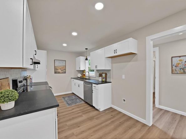 1104 E Russell Avenue , Carrollton Texas 75006