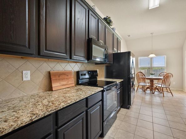 400  Hummingbird Trail , Crowley Texas 76036