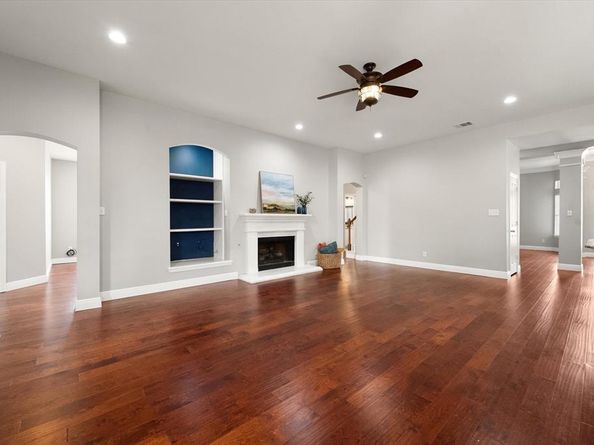 1815  Lakes Edge Boulevard , Mansfield Texas 76063