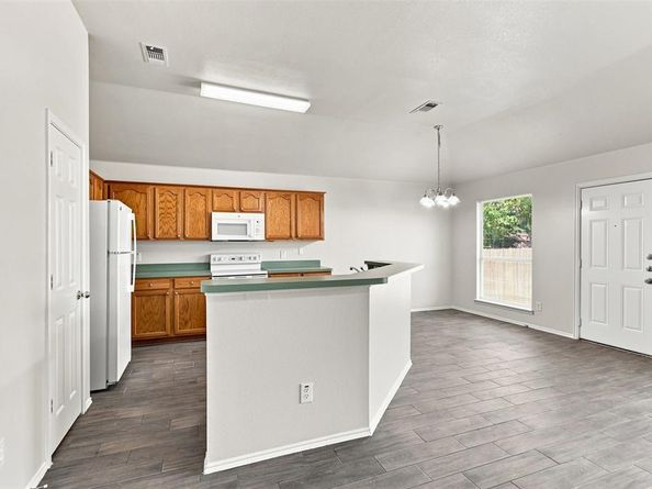 625  Jamie Lane , Mansfield Texas 76063