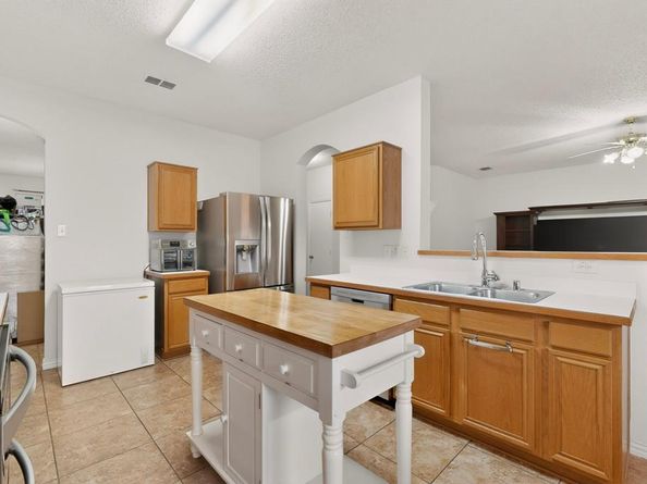 317 E Clover Park Drive , Fort Worth Texas 76140