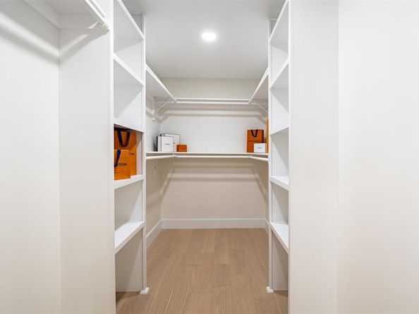 10564  Cox Lane , Dallas Texas 75229