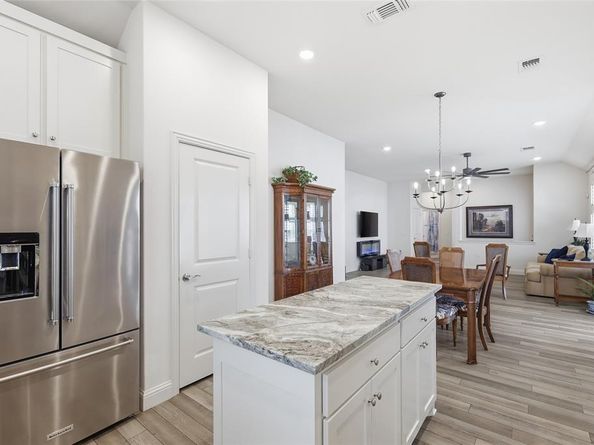 3806  Crested Eagle Way , Arlington Texas 76005