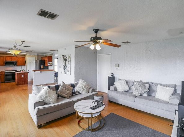 2812 N Hampton Drive , Grand Prairie Texas 75052
