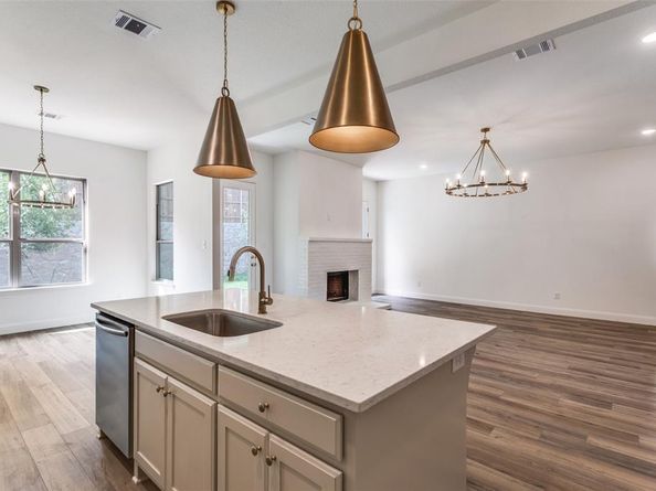 782  Sterling Drive , Benbrook Texas 76126
