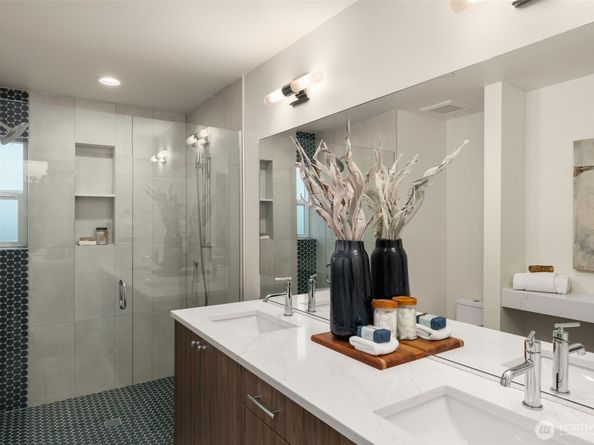 9209 Densmore Avenue N, Seattle WA 98103