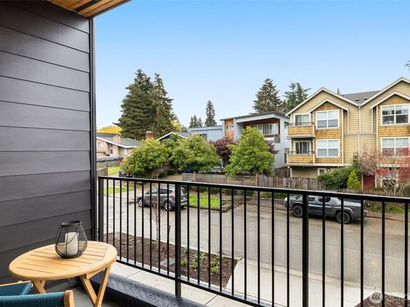 9209 Densmore Avenue N, Seattle WA 98103