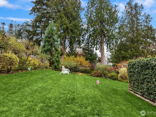9986 NE Ewing Street, Bainbridge Island WA 98110